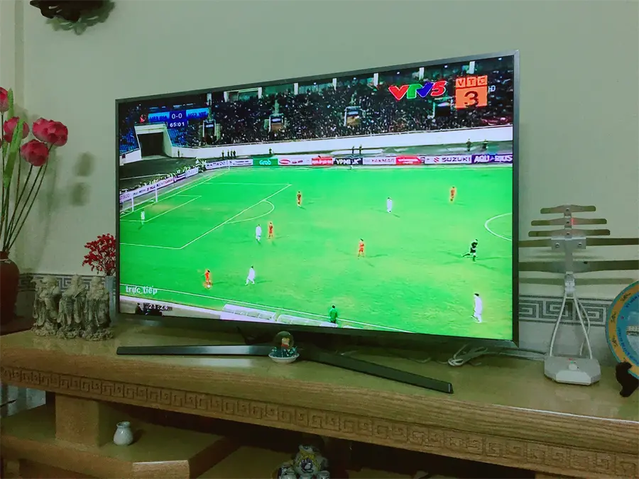 Khách hàng review Smart Tivi Samsung 4K 49 inch UA49MU6400 1