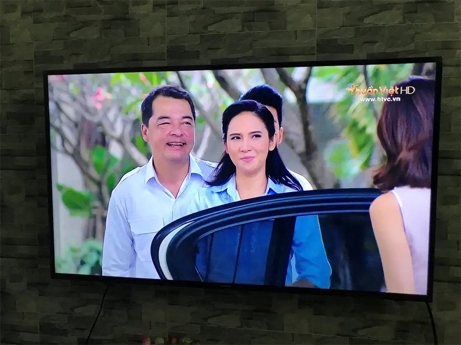 Khách hàng review Smart Tivi Samsung 4K 49 inch UA49MU6100 1