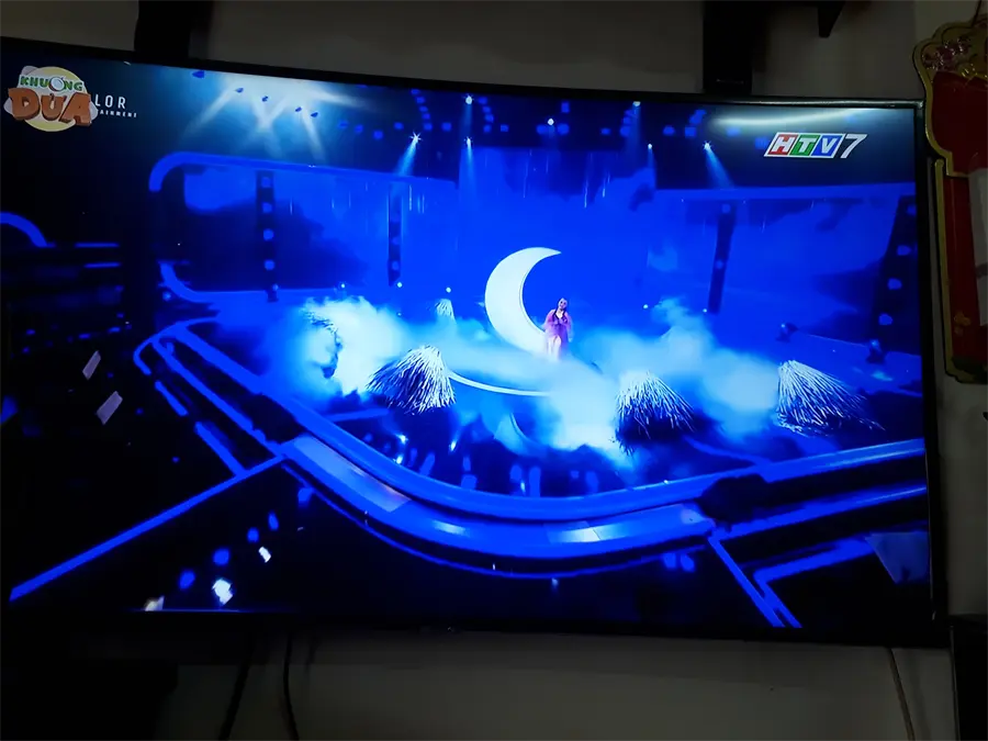 Khách hàng review Smart Tivi Cong Samsung 4K 49 inch UA49NU7300 1