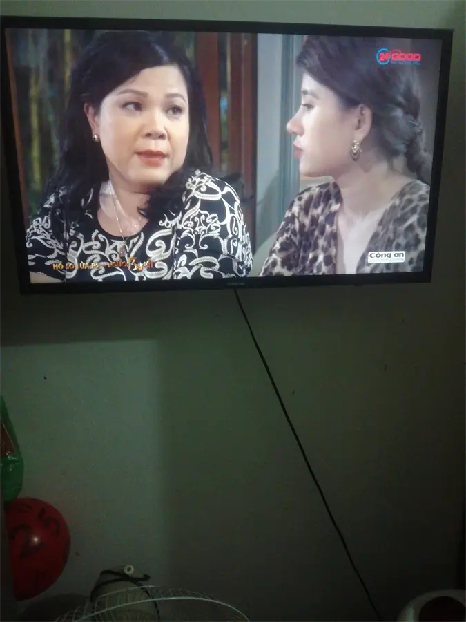 Khách hàng review Smart Tivi Samsung 32 inch UA32N4300 48