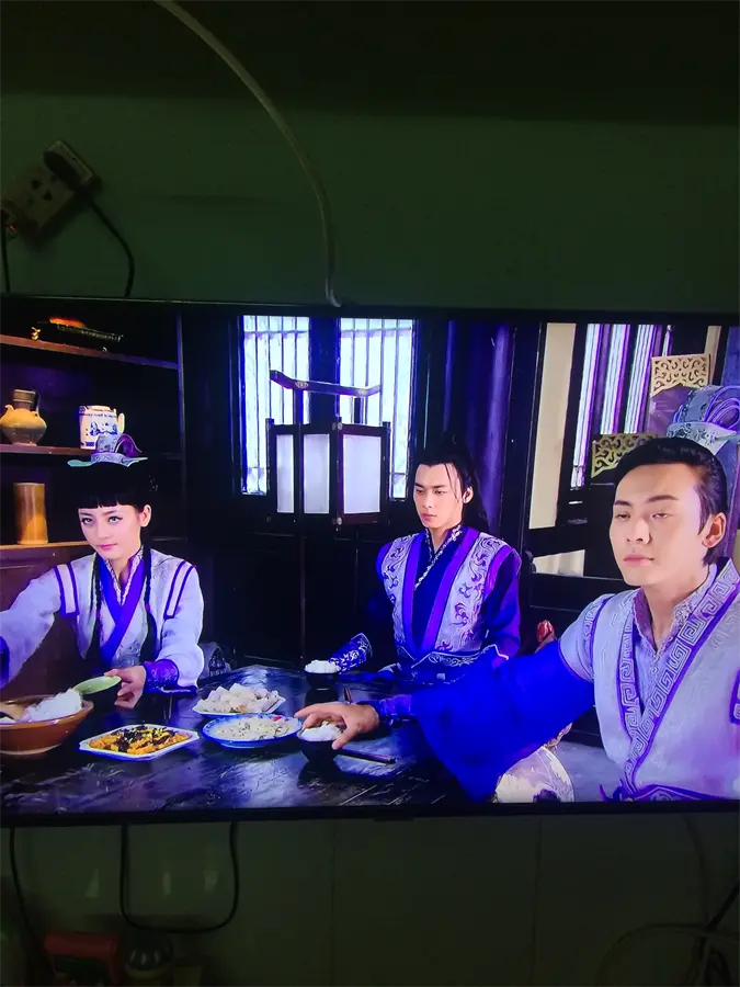 Khách hàng review Smart Tivi Samsung 4K 43 inch UA43NU7100 18