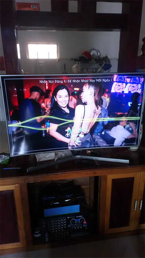 Khách hàng review Smart Tivi Cong Samsung 4K 49 inch UA49NU7500 1