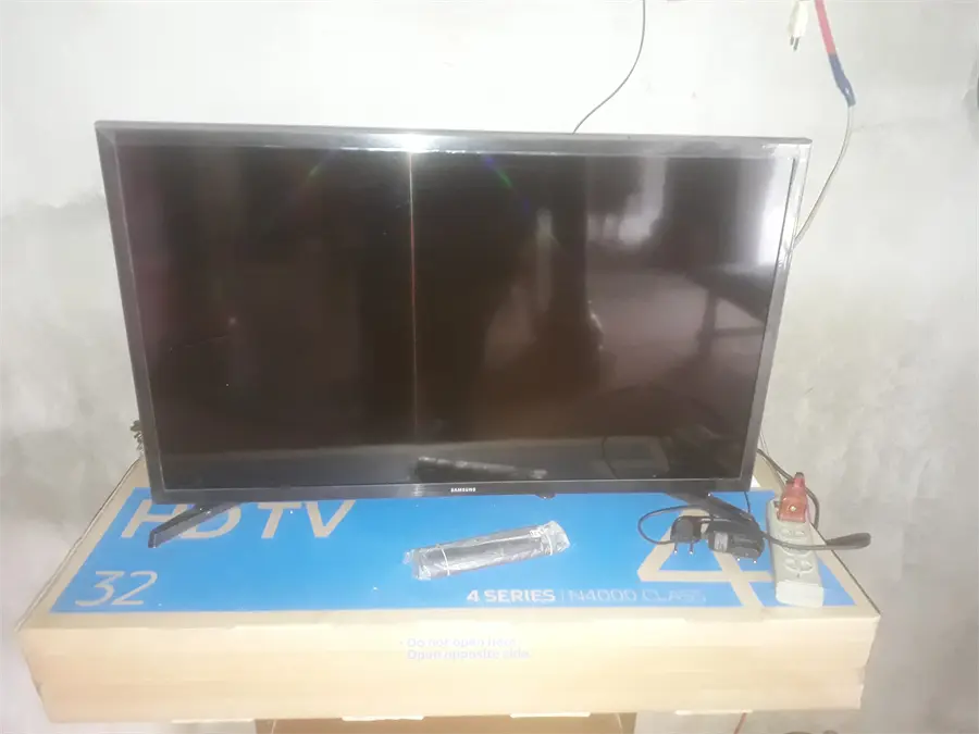 Khách hàng review Tivi Samsung 32 inch UA32N4000 1