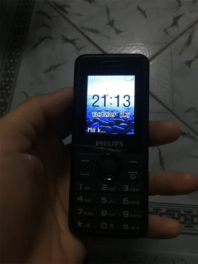 Khách hàng review Điện thoại Philips E103 1
