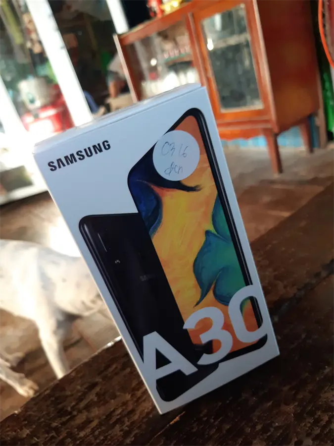 Khách hàng review Điện thoại Samsung Galaxy A30 1