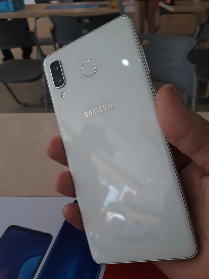Khách hàng review Điện thoại Samsung Galaxy A8 Star 2