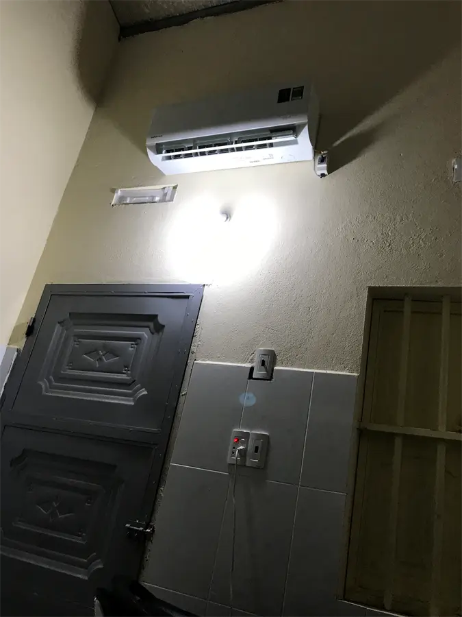 Khách hàng review Máy lạnh Aqua Inverter 1HP AQA-KCRV9WNZ 3
