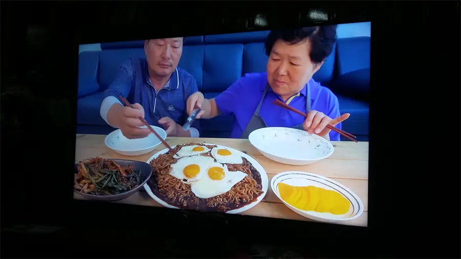 Khách hàng review Smart Tivi Samsung 4K 50 inch UA50RU7100 4