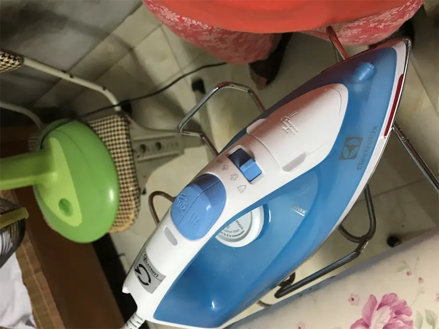 Khách hàng review Bàn là hơi nước Electrolux ESI4017 1600W 1