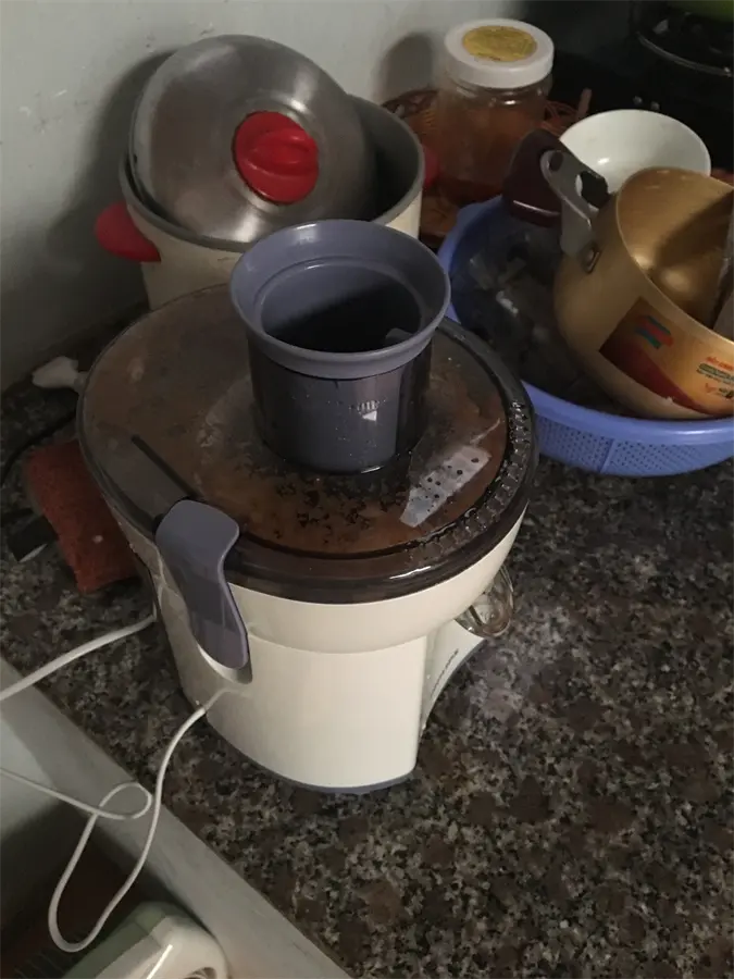 Khách hàng review Máy ép trái cây Philips HR1811 23