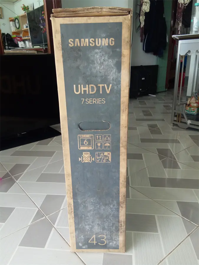 Khách hàng review Smart Tivi Samsung 4K 43 inch UA43RU7400 26