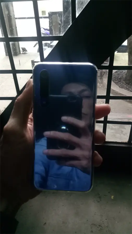 Khách hàng review Điện thoại Xiaomi Mi 9 SE 4
