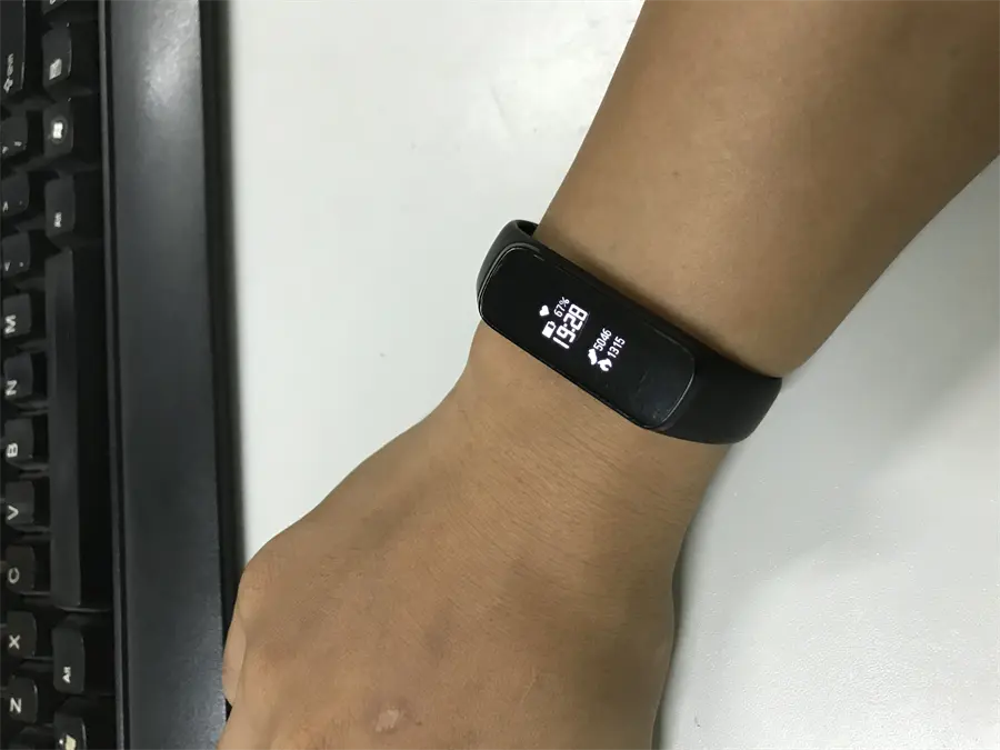 Khách hàng review Vòng đeo tay thông minh Samsung Galaxy Fit e R375 8