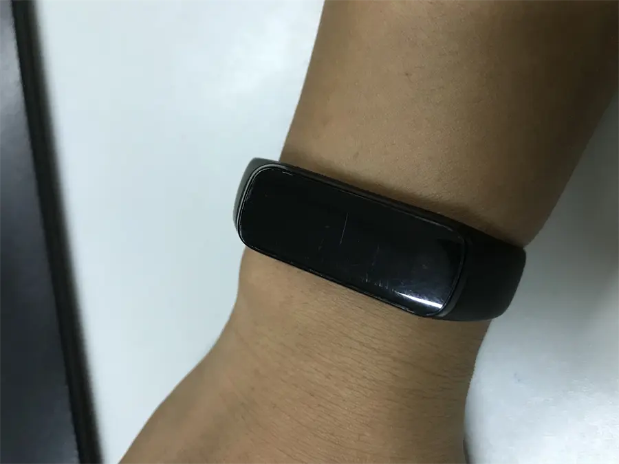 Khách hàng review Vòng đeo tay thông minh Samsung Galaxy Fit e R375 7