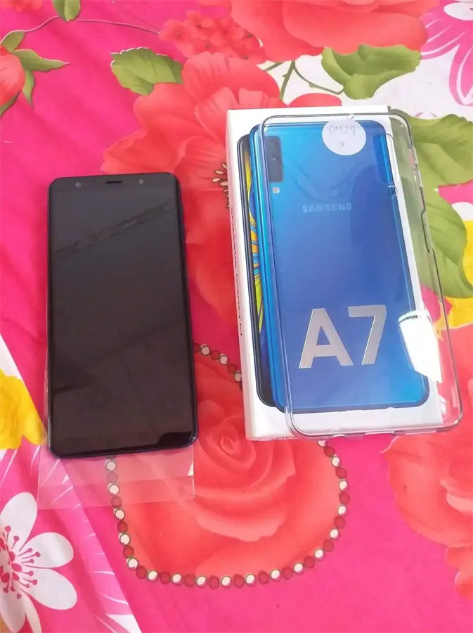 Khách hàng review Điện thoại Samsung Galaxy A7 (2018) 128GB 2