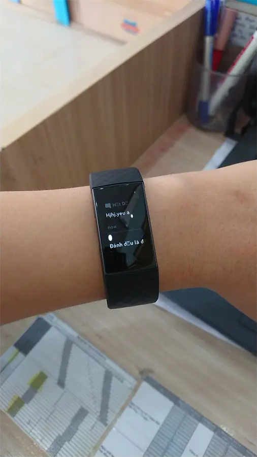 Khách hàng review Vòng đeo thông minh Fitbit Charge 3 1
