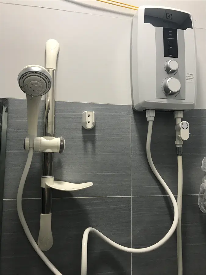 Khách hàng review Máy nước nóng Electrolux EWE351HB-DWS2 3500W 1