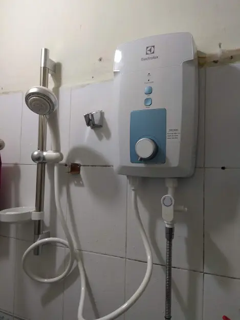 Khách hàng review Máy nước nóng trực tiếp Electrolux 4500W EWE451GX-DWB 22