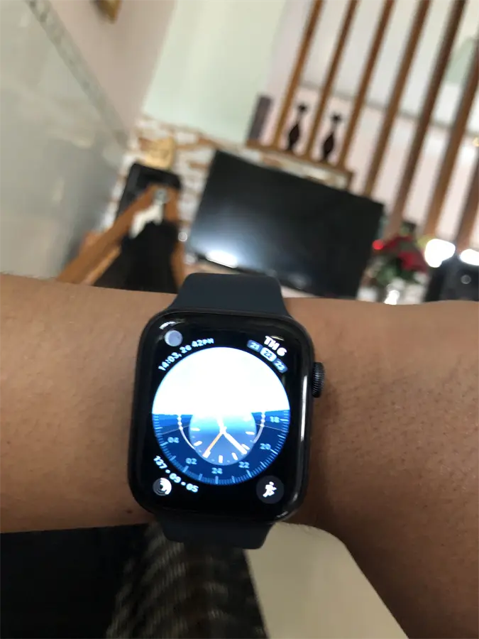 Khách hàng review Đồng hồ thông minh Apple Watch S5 44mm viền nhôm dây silicone 1