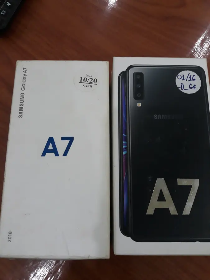 Khách hàng review Điện thoại Samsung Galaxy A7 (2018) 8