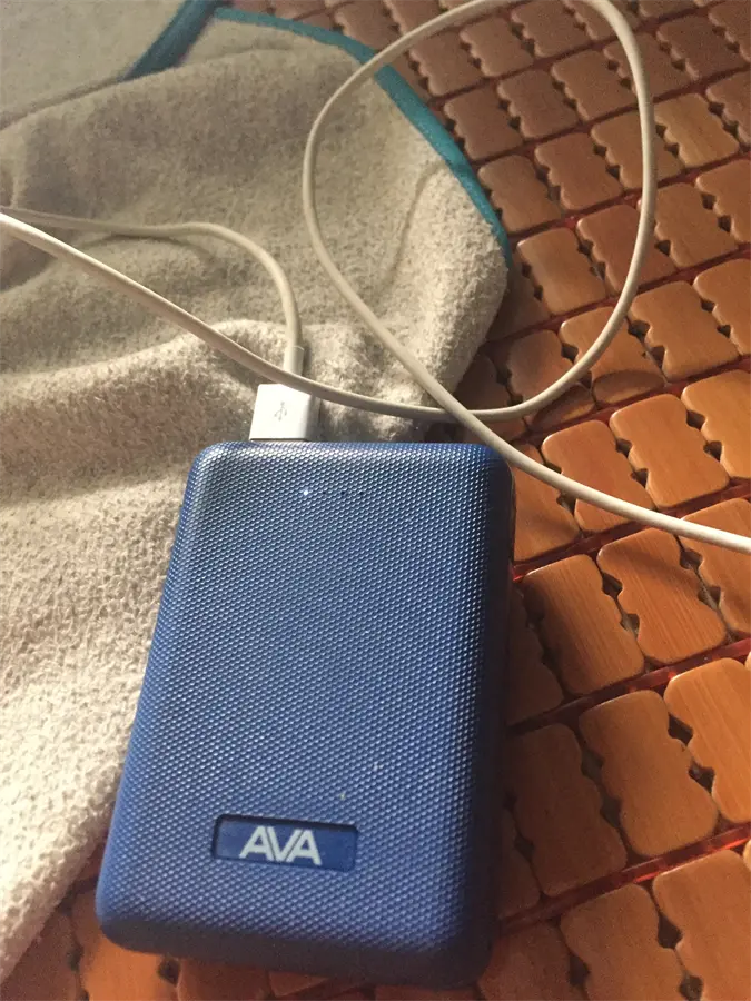 Khách hàng review Pin sạc dự phòng Polymer 10.000 mAh 10.5W AVA PA W11 3