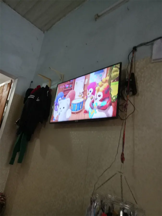 Khách hàng review Smart Tivi Samsung 4K 43 inch UA43NU7090 16
