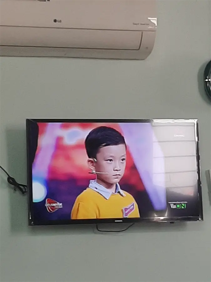 Khách hàng review Smart Tivi Samsung 32 inch UA32N4300 31
