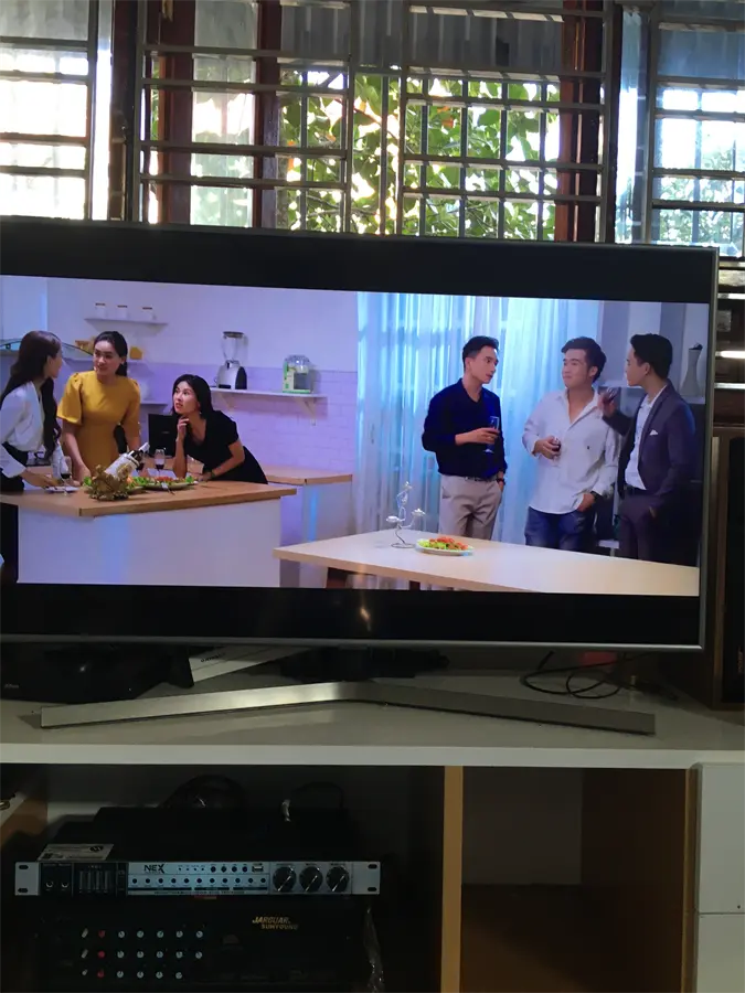 Khách hàng review Smart Tivi Samsung 4K 50 inch UA50RU7400 8