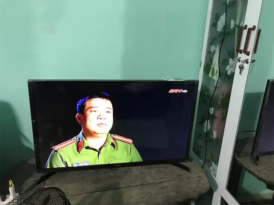 Khách hàng review Smart Tivi Samsung 32 inch UA32N4300 10