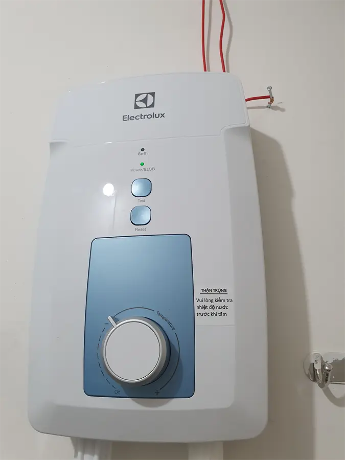 Khách hàng review Máy nước nóng trực tiếp Electrolux 4500W EWE451GX-DWB 20