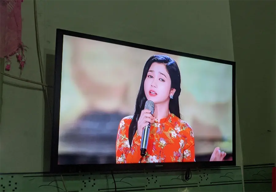 Khách hàng review Smart Tivi Samsung 32 inch UA32N4300 3