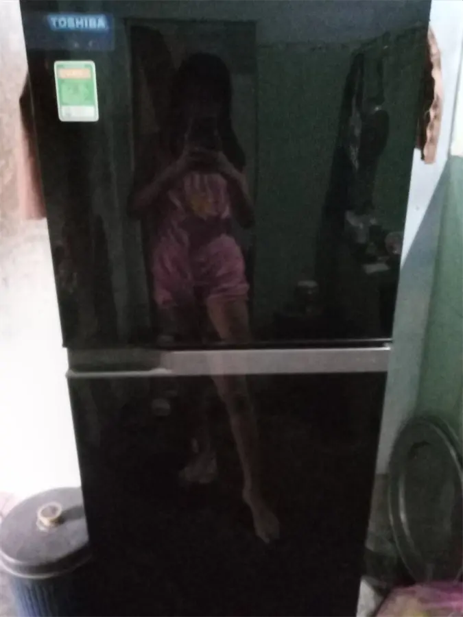Khách hàng review Tủ lạnh Toshiba Inverter 194 lít GR-A25VM (UKG) 9