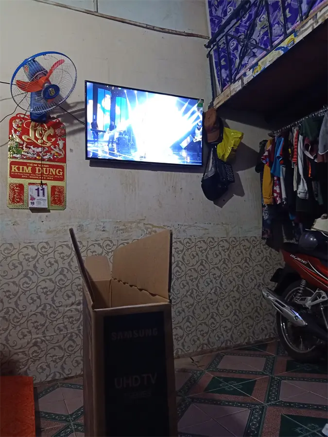 Khách hàng review Smart Tivi Samsung 4K 43 inch UA43RU7100 1