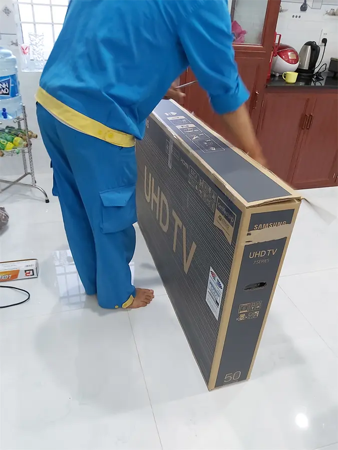 Khách hàng review Smart Tivi Samsung 4K 50 inch UA50RU7400 1