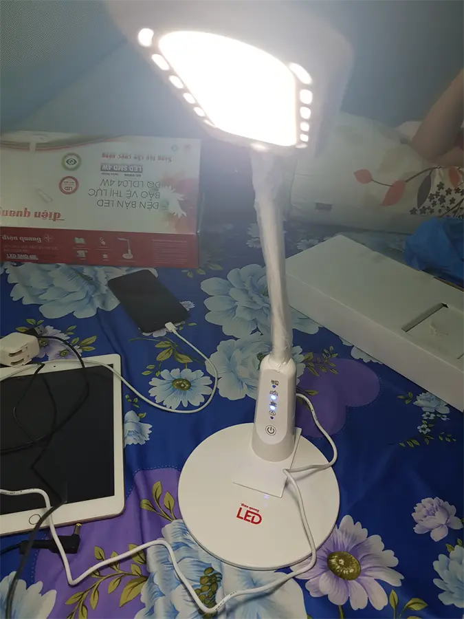 Khách hàng review Đèn bàn học Điện Quang ĐQ LDL04 4