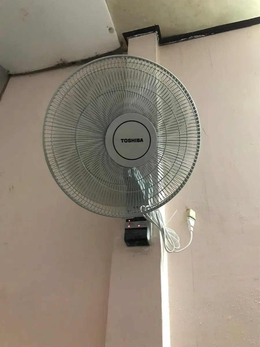 Khách hàng review Quạt treo tường Toshiba 3 cánh F-WSA20(H)VN 55W 21