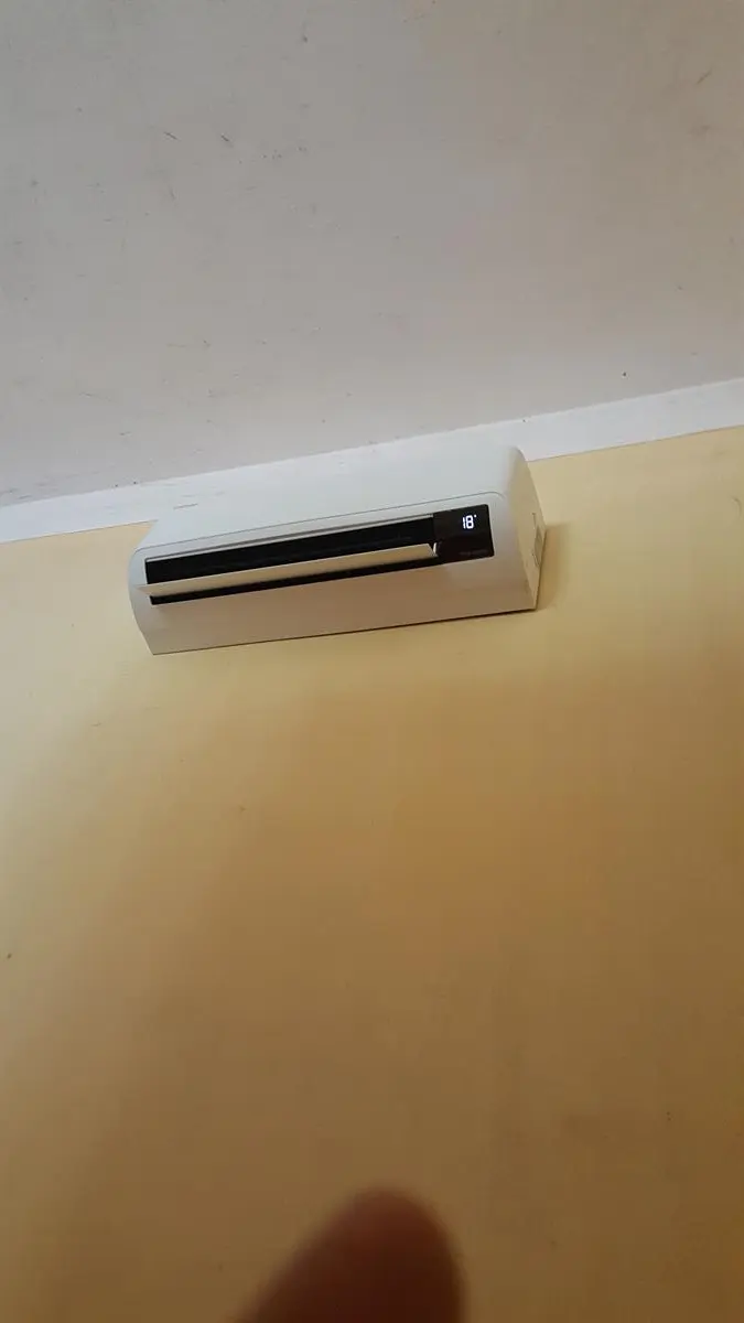 Khách hàng review Máy lạnh Samsung Inverter 1 HP AR10TYHYCWKNSV 62