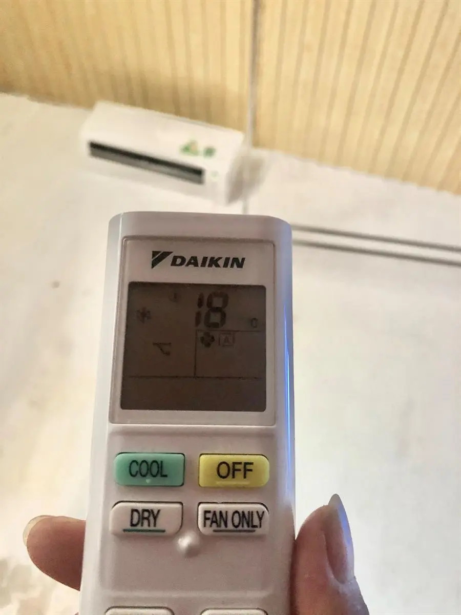 Khách hàng review Máy lạnh Daikin Inverter 1 HP ATKQ25TAVMV 8