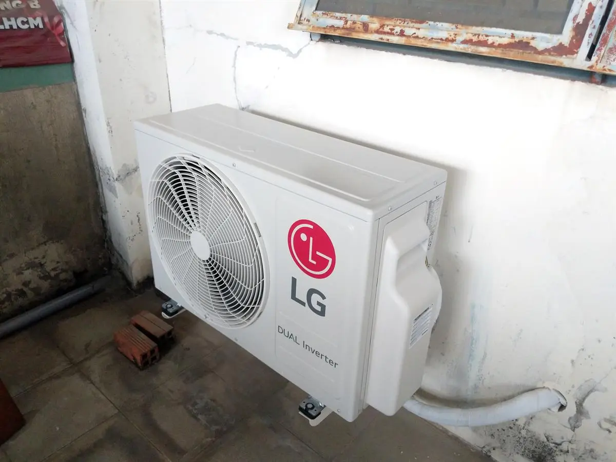 Khách hàng review Máy lạnh LG Inverter 2 HP V18ENF 3