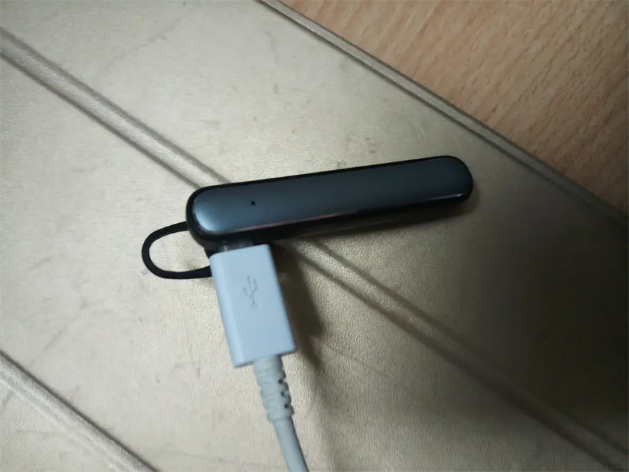 Khách hàng review Tai nghe Bluetooth 1 Bên Mozard R558A 2