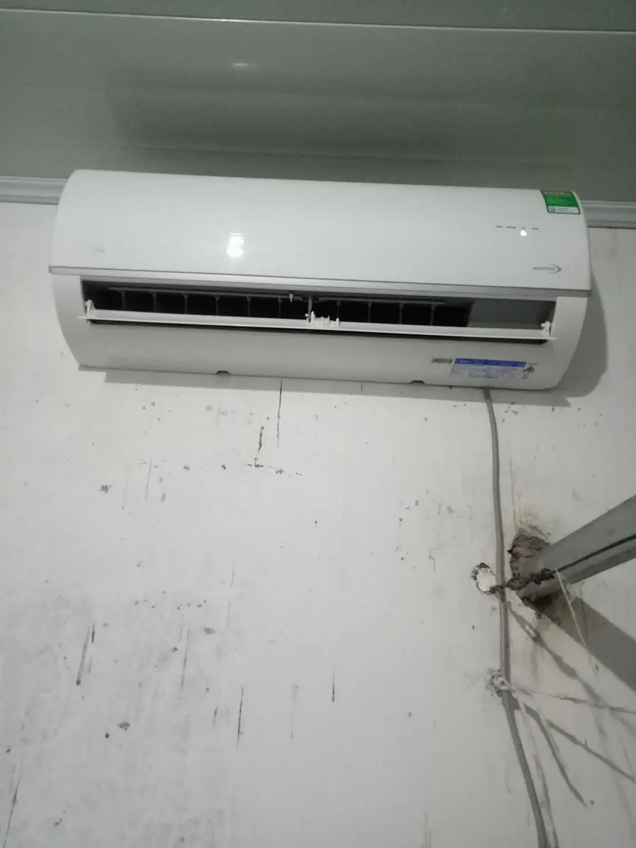 Khách hàng review Máy lạnh Midea Inverter 1 HP MSAF-10CRDN8 1