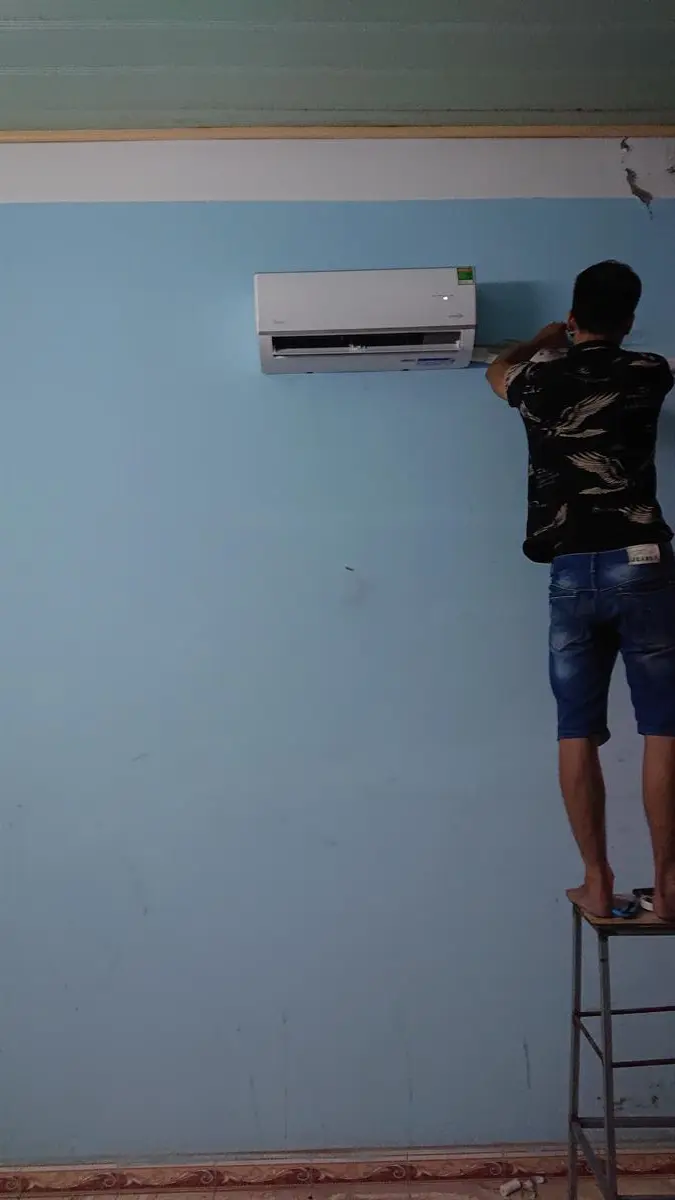 Khách hàng review Điều hòa Midea Inverter 9000 BTU MSAFA-10CRDN8 73
