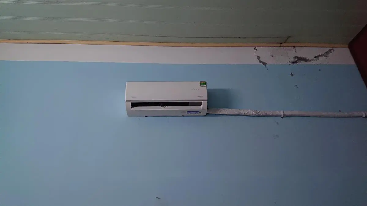 Khách hàng review Điều hòa Midea Inverter 9000 BTU MSAFA-10CRDN8 74