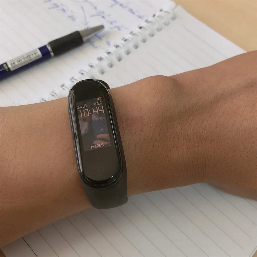 Khách hàng review Vòng đeo tay thông minh Mi Band 4 8