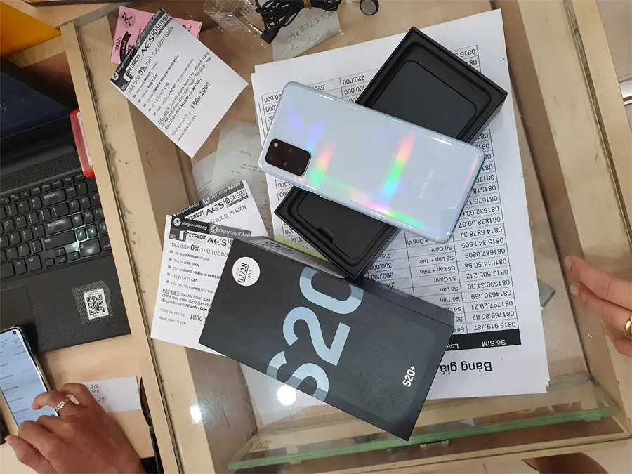 Khách hàng review Điện thoại Samsung Galaxy S20  5