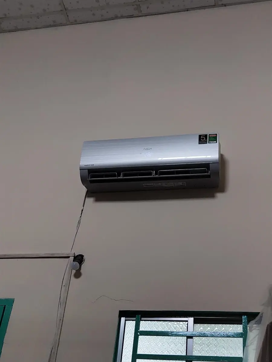 Khách hàng review Máy lạnh Aqua Inverter 1 HP AQA-KCRV10NB 3