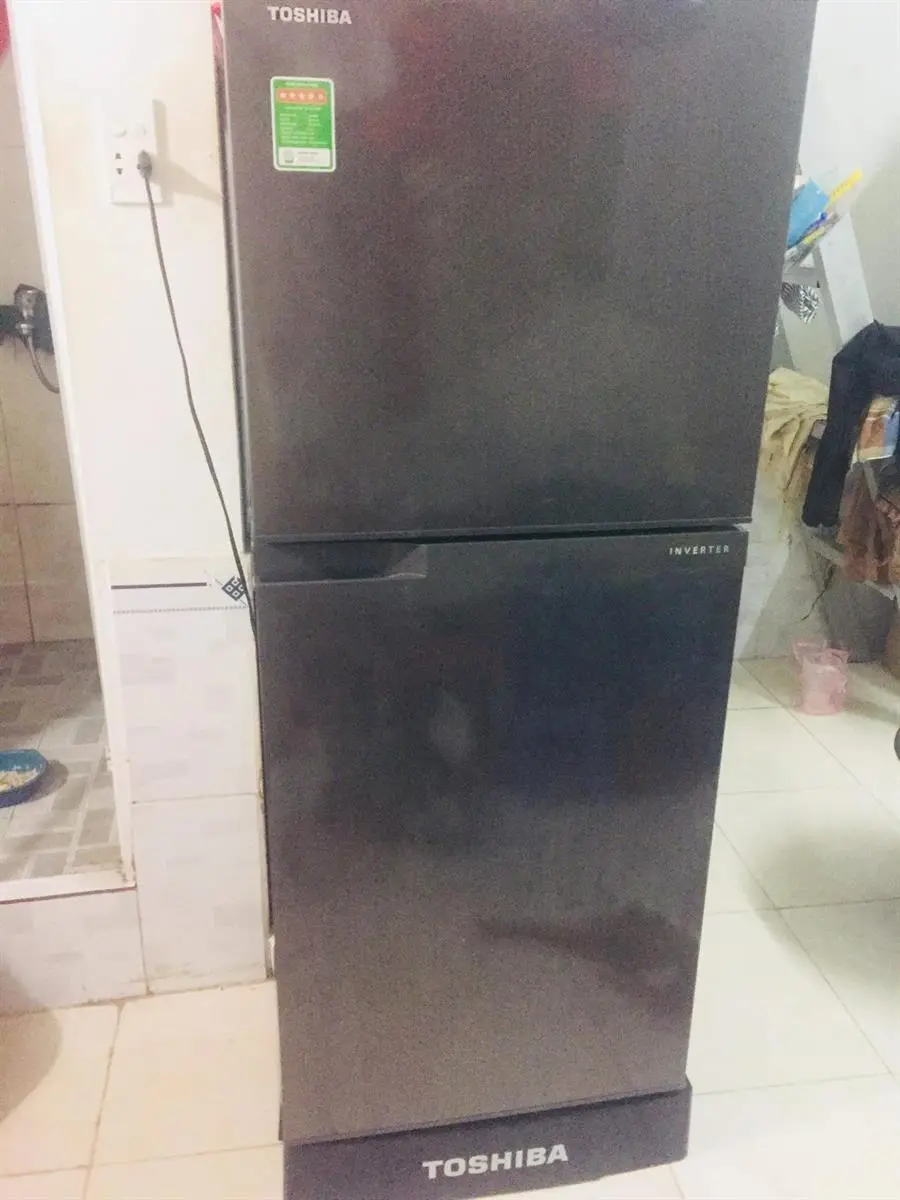 Khách hàng review Tủ lạnh Toshiba Inverter 194 lít GR-A25VS (DS) 2