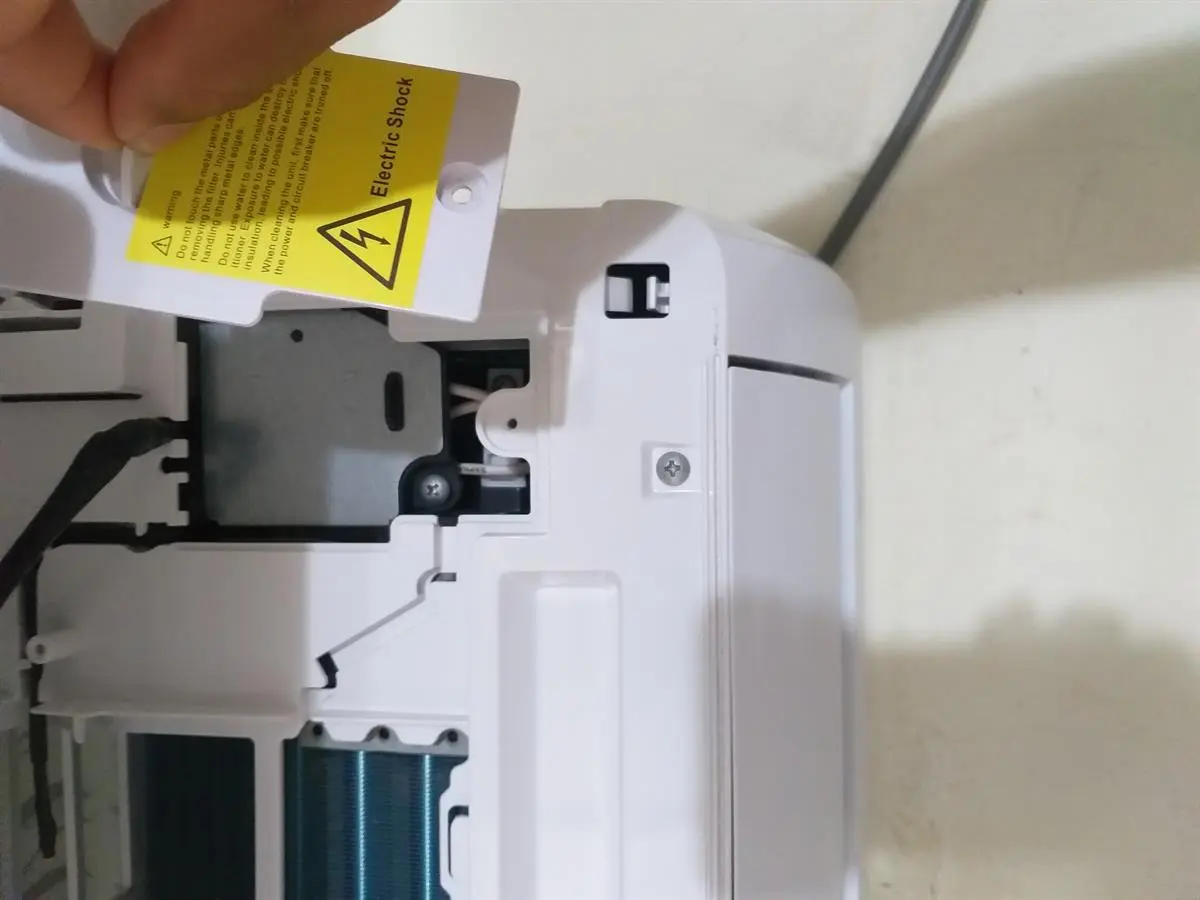 Khách hàng review Máy lạnh Electrolux Inverter 1 HP ESV09CRR-C2 2