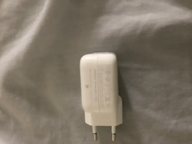 Khách hàng review Adapter sạc 12W Apple MD836ZM 1