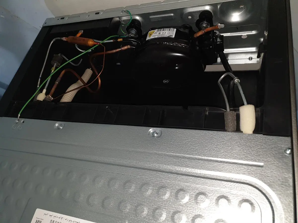 Khách hàng review Tủ lạnh Samsung Inverter 236 lít RT22M4032DX/SV 3